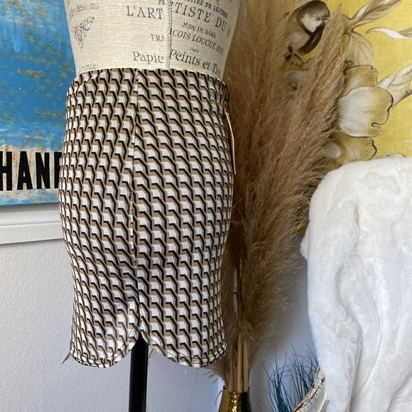 Misguided mesh cuved hem geometric print mini skirt stone Sz. 6 stretch NWT - Picture 3 of 13